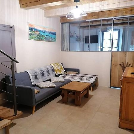 Agreable Maison De Village. كاستيلان المظهر الخارجي الصورة