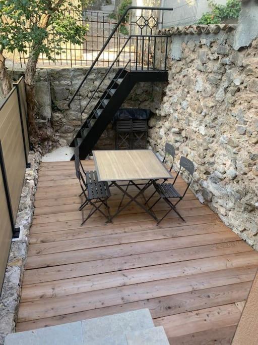 Agreable Maison De Village. كاستيلان المظهر الخارجي الصورة